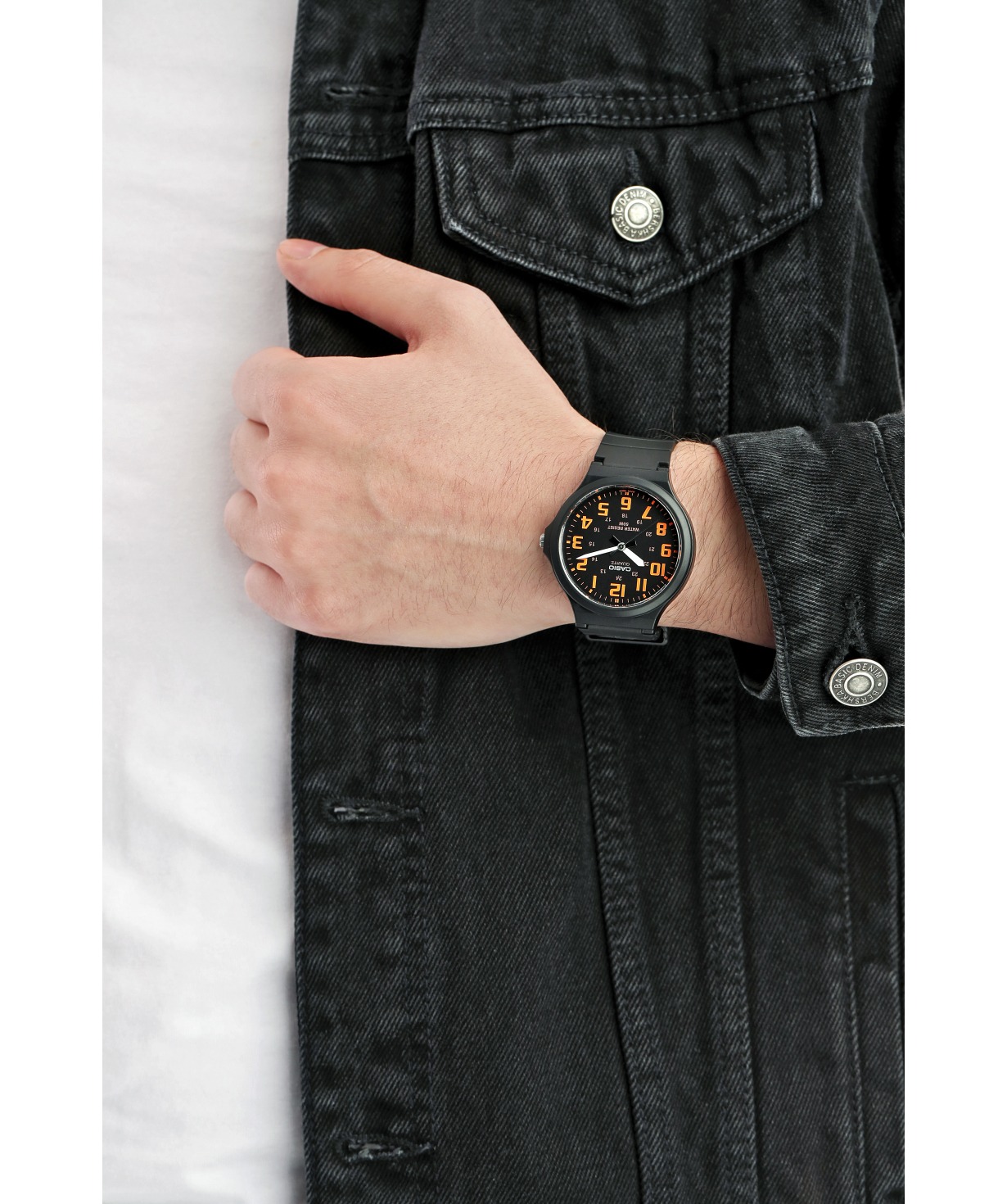 montre-homme-casio-mw-240-4bvdf-bracelet-en-resine-noirorange-mw-240-4bvdf