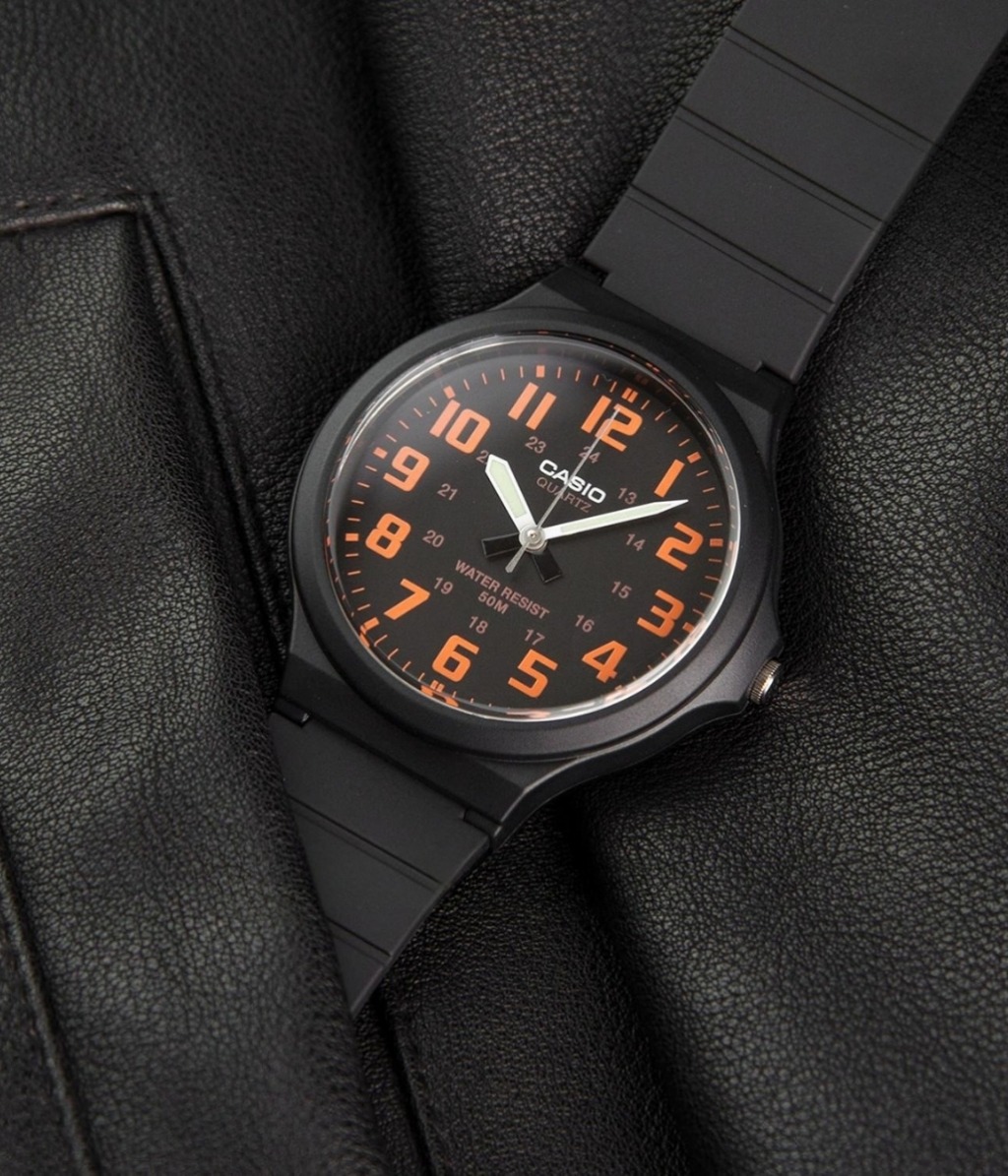 montre-homme-casio-mw-240-4bvdf-bracelet-en-resine-noirorange-mw-240-4bvdf