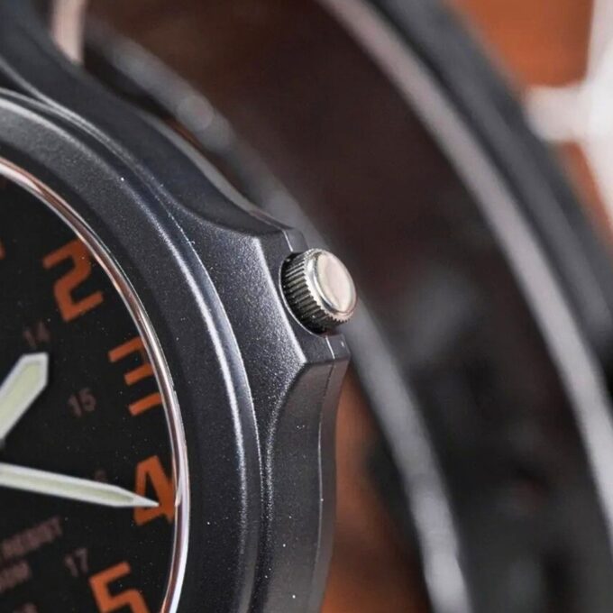 Montre Homme CASIO MW-240-4BVDF - Bracelet en résine - Noir/Orange