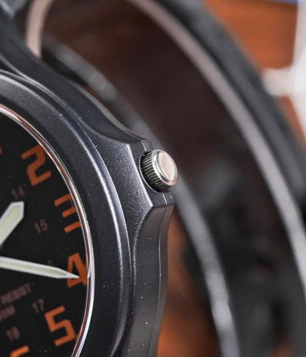 montre-homme-casio-mw-240-4bvdf-bracelet-en-resine-noirorange-mw-240-4bvdf