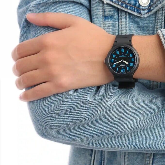 Montre Homme CASIO MW-240-2BVDF - Bracelet en résine noir - Résistant à l'eau