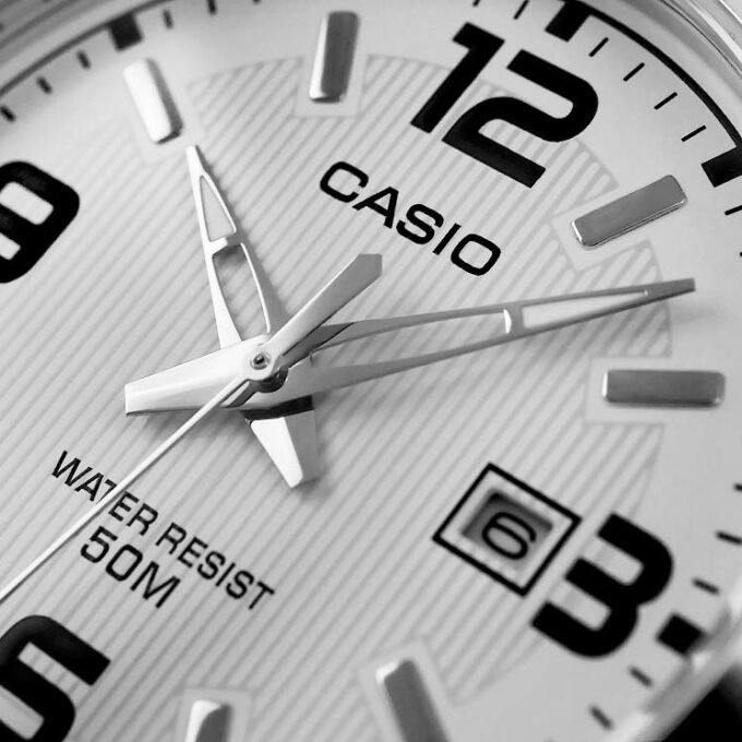 Montre CASIO Homme - MTP-1314D-7AVDF - Bracelet Gris En Acier Inoxydable - Cadran Blanc - 12 Mois De Garantie