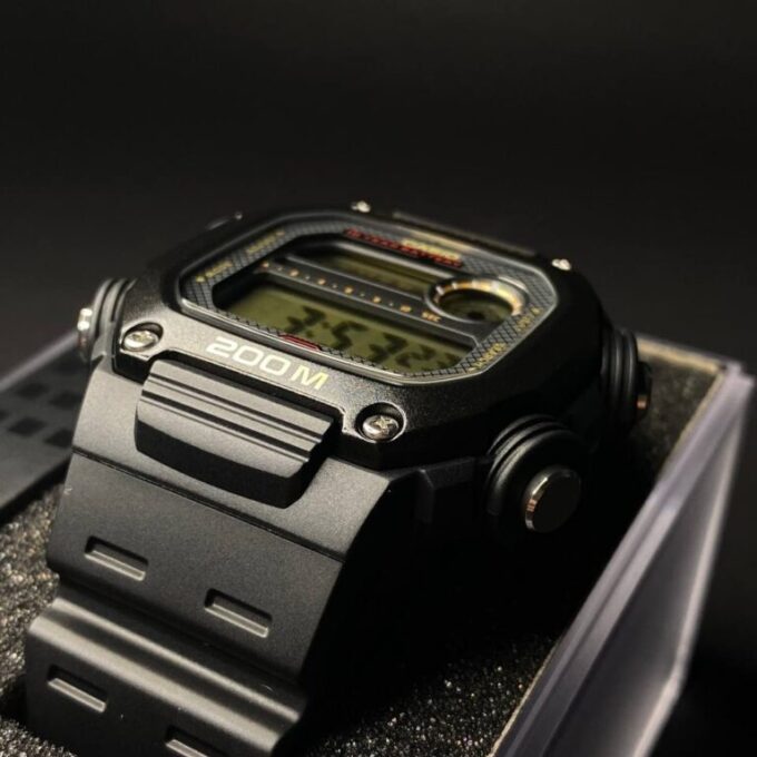 Montre CASIO Homme - DW-291H-9AVDF - Bracelet Noir En Résine - Résistante à l'eau - 12 Mois De Garantie