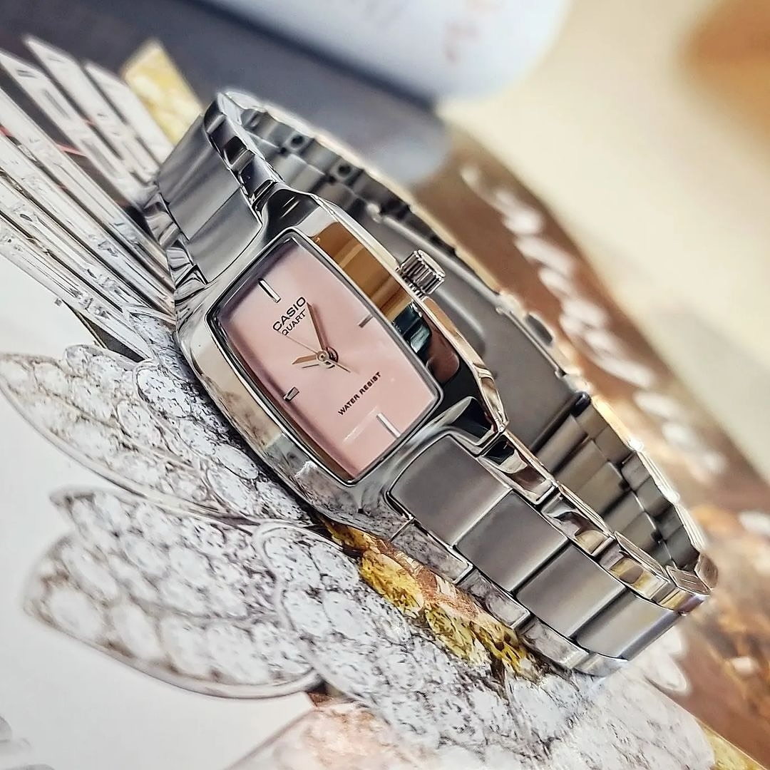 montre-casio-femme-ltp-1165a-4cdf-bracelet-gris-en-acier-inoxydable-resistante-a-leau-12-mois-de-garantie-ltp-1165a-4cdf