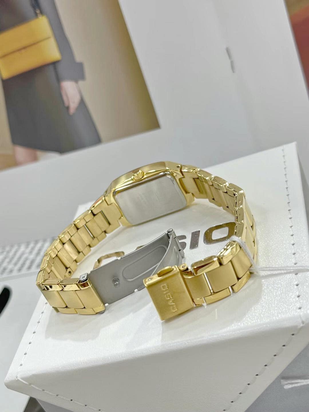 montre-casio-femme-ltp-1165n-1crdf-bracelet-doree-en-acier-inoxydable-resistante-a-leau-12-mois-de-garantie-ltp-1165n-1crdf