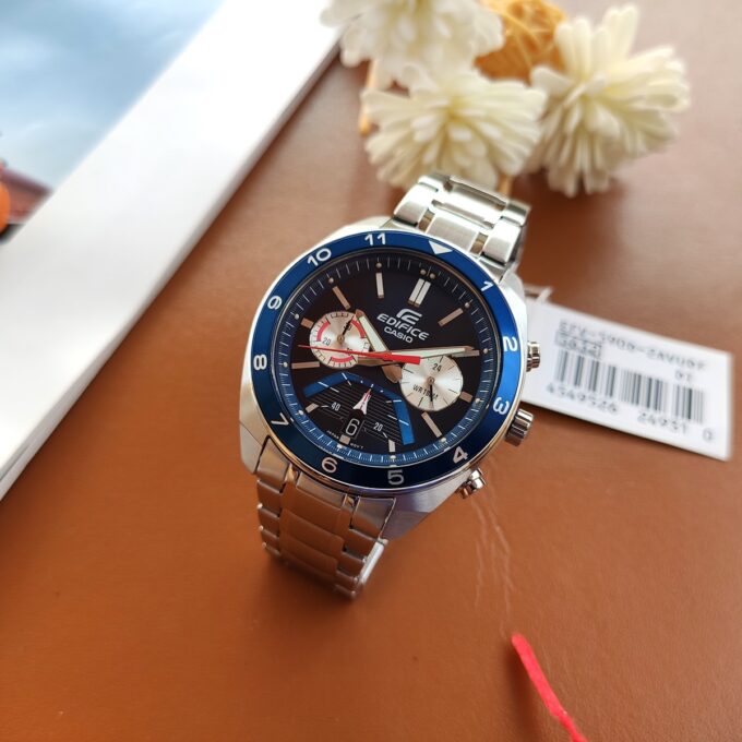 Montre CASIO Homme - EFV-590D-2AVUDF - Bracelet Gris En Acier Inoxydable - Résistante à l'eau - 12 Mois De Garantie