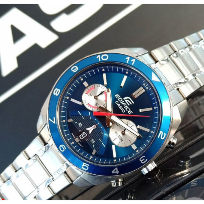 Montre CASIO Homme - EFV-590D-2AVUDF - Bracelet Gris En Acier Inoxydable - Résistante à l'eau - 12 Mois De Garantie