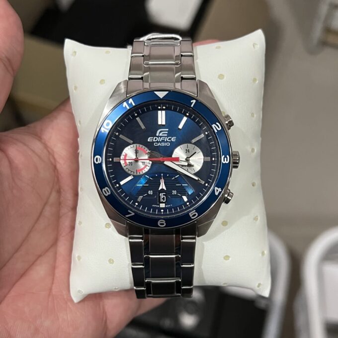 Montre CASIO Homme - EFV-590D-2AVUDF - Bracelet Gris En Acier Inoxydable - Résistante à l'eau - 12 Mois De Garantie