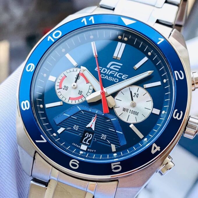 Montre CASIO Homme - EFV-590D-2AVUDF - Bracelet Gris En Acier Inoxydable - Résistante à l'eau - 12 Mois De Garantie