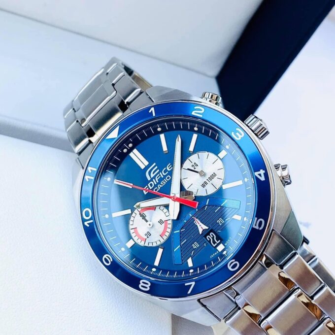 Montre CASIO Homme - EFV-590D-2AVUDF - Bracelet Gris En Acier Inoxydable - Résistante à l'eau - 12 Mois De Garantie