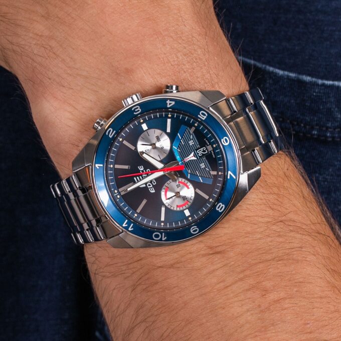 Montre CASIO Homme - EFV-590D-2AVUDF - Bracelet Gris En Acier Inoxydable - Résistante à l'eau - 12 Mois De Garantie