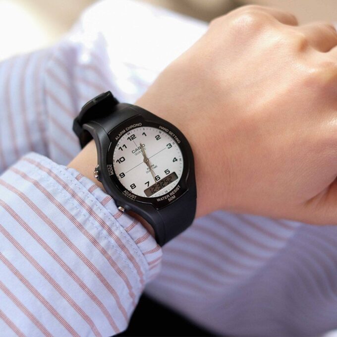 Montre CASIO Unisexe - Bracelet Noir En Resine - Cadran Blanc - Boitier En Resine - 12 Mois De Garantie - AW-90H-7BVDF