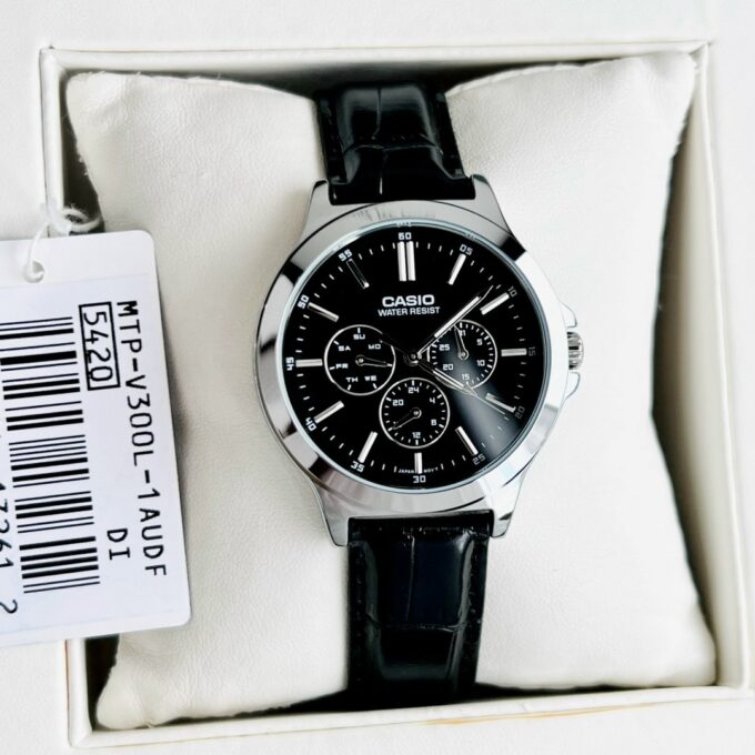 Montre Homme - Casio - Chronographe, Résistante à l’eau, Date et Jour, Précision ±20s/mois - Bracelet cuir noir - MTP-V300L-1AUDF