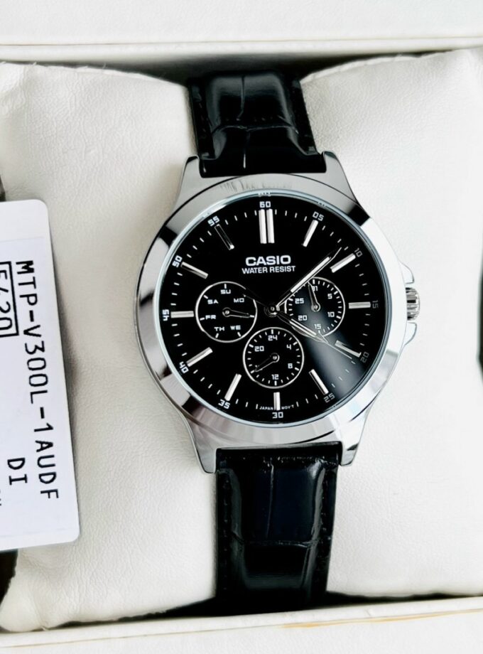 Montre Homme - Casio - Chronographe, Résistante à l’eau, Date et Jour, Précision ±20s/mois - Bracelet cuir noir - MTP-V300L-1AUDF