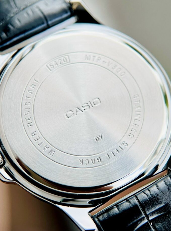 Montre Homme - Casio - Chronographe, Résistante à l’eau, Date et Jour, Précision ±20s/mois - Bracelet cuir noir - MTP-V300L-1AUDF