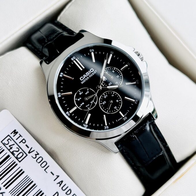 Montre Homme - Casio - Chronographe, Résistante à l’eau, Date et Jour, Précision ±20s/mois - Bracelet cuir noir - MTP-V300L-1AUDF