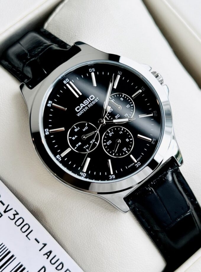 Montre Homme - Casio - Chronographe, Résistante à l’eau, Date et Jour, Précision ±20s/mois - Bracelet cuir noir - MTP-V300L-1AUDF