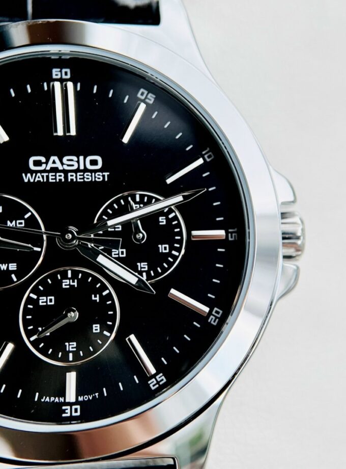 Montre Homme - Casio - Chronographe, Résistante à l’eau, Date et Jour, Précision ±20s/mois - Bracelet cuir noir - MTP-V300L-1AUDF
