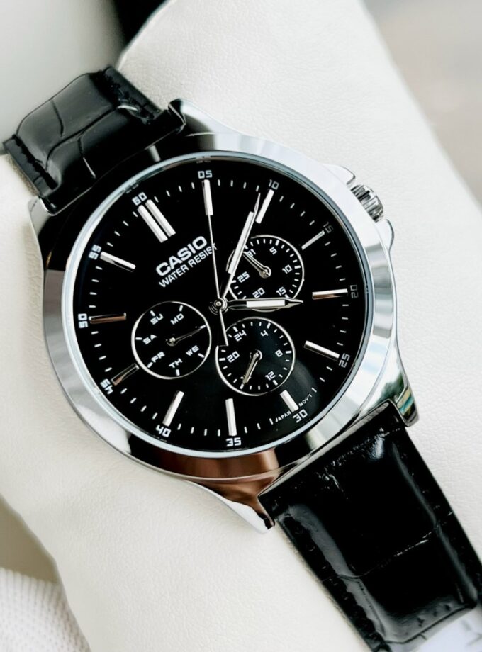 Montre Homme - Casio - Chronographe, Résistante à l’eau, Date et Jour, Précision ±20s/mois - Bracelet cuir noir - MTP-V300L-1AUDF