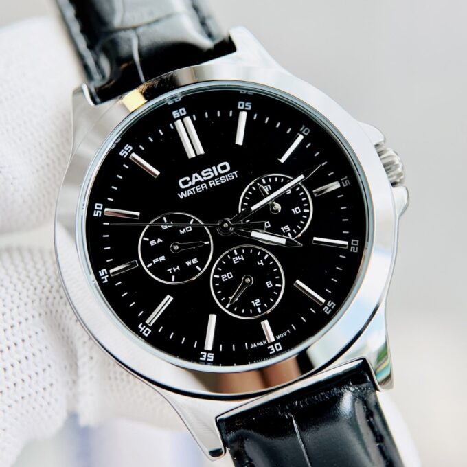 Montre Homme - Casio - Chronographe, Résistante à l’eau, Date et Jour, Précision ±20s/mois - Bracelet cuir noir - MTP-V300L-1AUDF