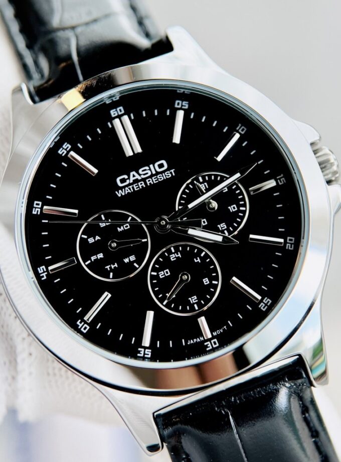 Montre Homme - Casio - Chronographe, Résistante à l’eau, Date et Jour, Précision ±20s/mois - Bracelet cuir noir - MTP-V300L-1AUDF