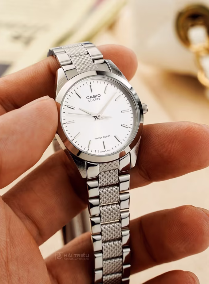 montre casio femme ltp 1274d 7adf bracelet gris en acier inoxydable cadran blanc 12 mois de garantie