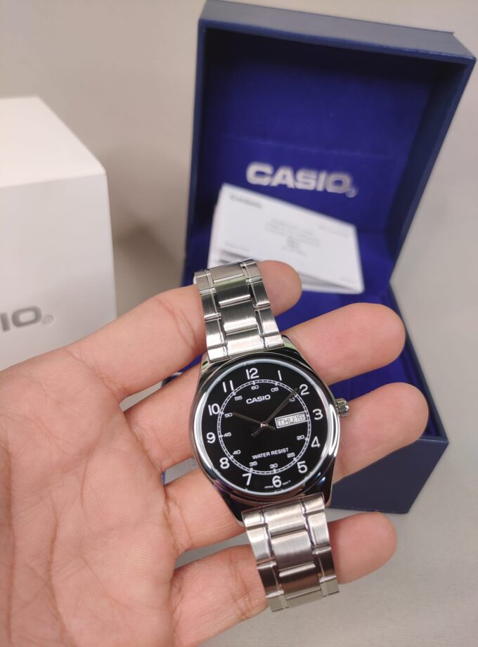 Montre Homme Casio Quartz MTP-V006D-1B2UDF - Acier inoxydable, Boîtier Rond 45mm, Cadran Noir, Bracelet Argent - Montre-bracelet Classique