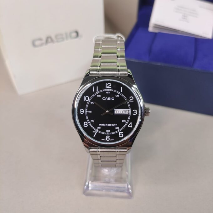 Montre Homme Casio Quartz MTP-V006D-1B2UDF - Acier inoxydable, Boîtier Rond 45mm, Cadran Noir, Bracelet Argent - Montre-bracelet Classique