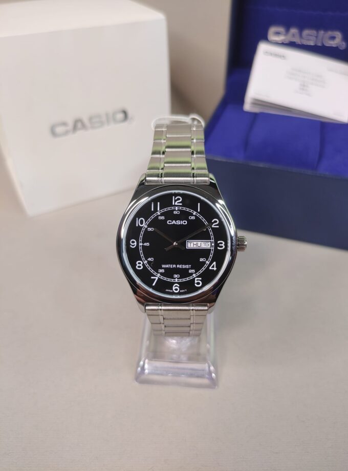 Montre Homme Casio Quartz MTP-V006D-1B2UDF - Acier inoxydable, Boîtier Rond 45mm, Cadran Noir, Bracelet Argent - Montre-bracelet Classique