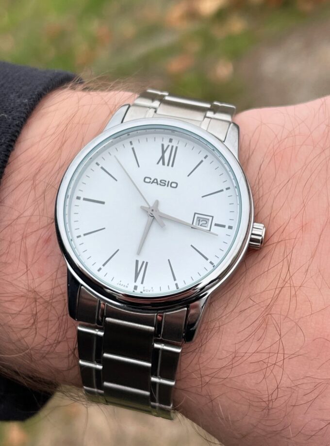 Montre Homme Casio Quartz MTP-V002D-7B3UDF - Acier inoxydable, Date, Résistante à l’eau, Affichage analogique - Bracelet argent - Montre Classique - Japon