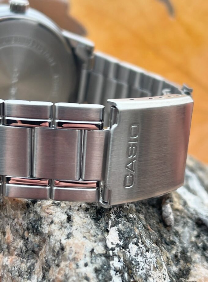 Montre Homme Casio Quartz MTP-V002D-7B3UDF - Acier inoxydable, Date, Résistante à l’eau, Affichage analogique - Bracelet argent - Montre Classique - Japon