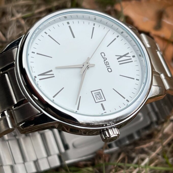 Montre Homme Casio Quartz MTP-V002D-7B3UDF - Acier inoxydable, Date, Résistante à l’eau, Affichage analogique - Bracelet argent - Montre Classique - Japon