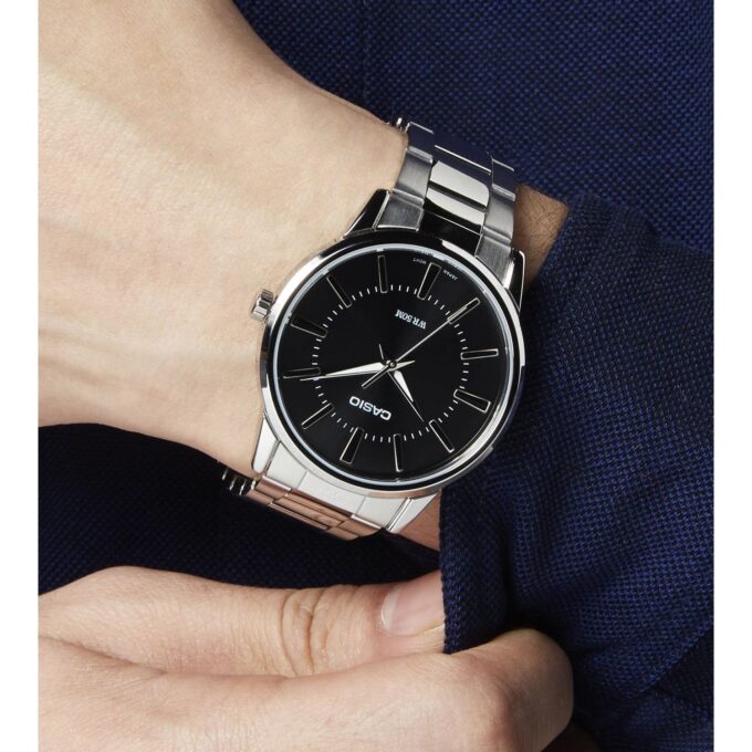 Montre CASIO Homme - MTP-1303D-1AVDF - Bracelet Gris En Acier Inoxydable - Résistante à l'eau - 12 Mois De Garantie