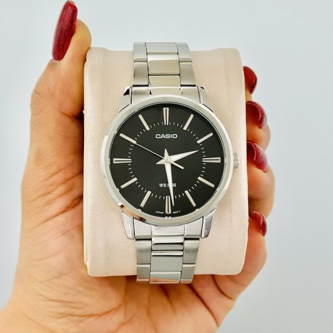 Montre CASIO Homme - MTP-1303D-1AVDF - Bracelet Gris En Acier Inoxydable - Résistante à l'eau - 12 Mois De Garantie