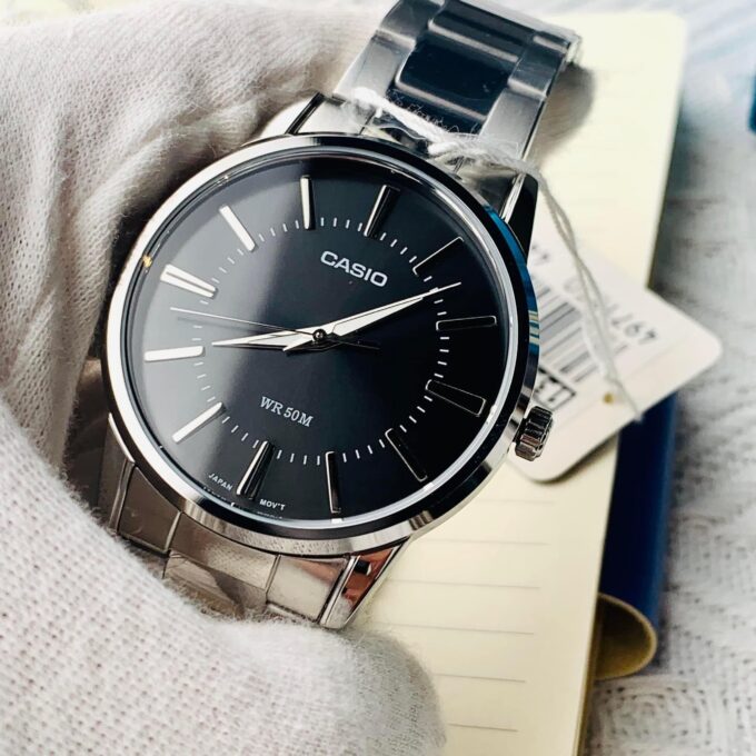 Montre CASIO Homme - MTP-1303D-1AVDF - Bracelet Gris En Acier Inoxydable - Résistante à l'eau - 12 Mois De Garantie