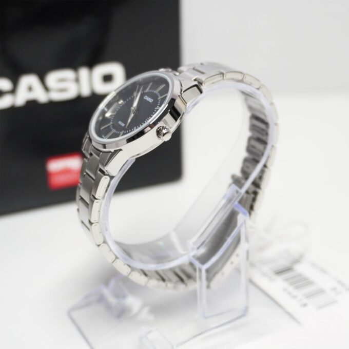 Montre CASIO Homme - MTP-1303D-1AVDF - Bracelet Gris En Acier Inoxydable - Résistante à l'eau - 12 Mois De Garantie