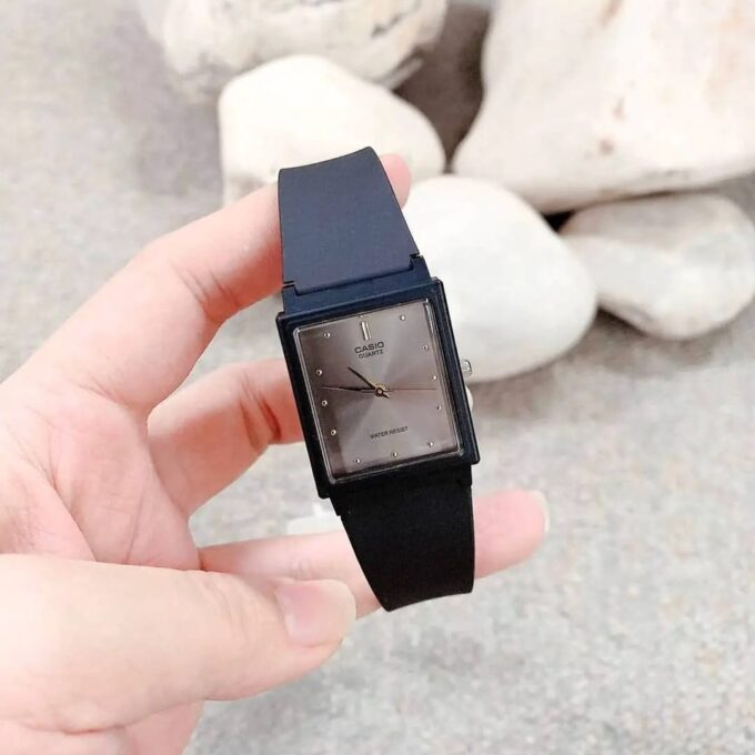 Montre CASIO Unisexe - Bracelet Noir En Resine - Boitier En Resine - Résistante à l'eau - 12 Mois De Garantie - MQ-38-1ADF