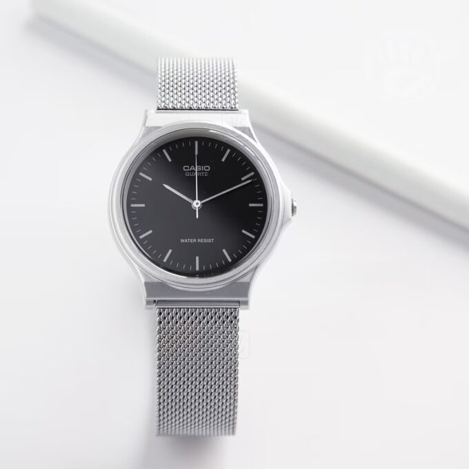 Montre CASIO Homme - MQ-24M-1EDF - Bracelet Gris En Acier Inoxydable - Résistante à l'eau - 12 Mois De Garantie