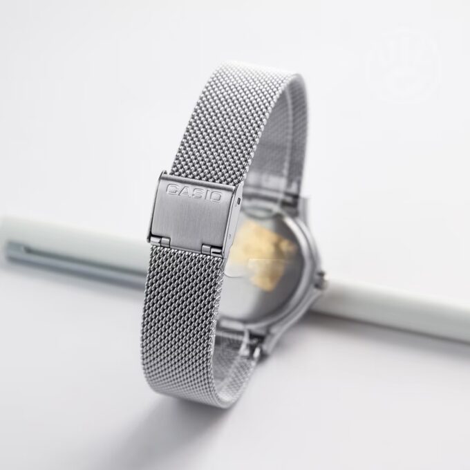 Montre CASIO Homme - MQ-24M-1EDF - Bracelet Gris En Acier Inoxydable - Résistante à l'eau - 12 Mois De Garantie