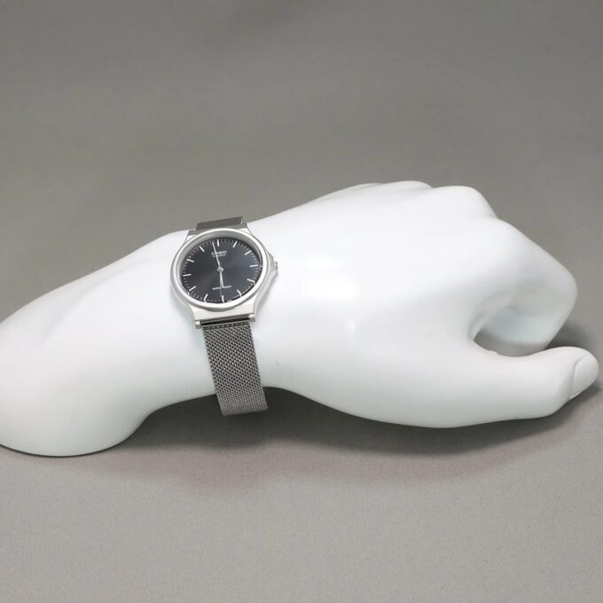 Montre CASIO Homme - MQ-24M-1EDF - Bracelet Gris En Acier Inoxydable - Résistante à l'eau - 12 Mois De Garantie