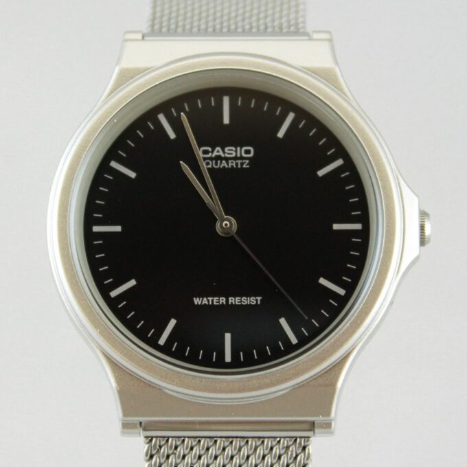 Montre CASIO Homme - MQ-24M-1EDF - Bracelet Gris En Acier Inoxydable - Résistante à l'eau - 12 Mois De Garantie