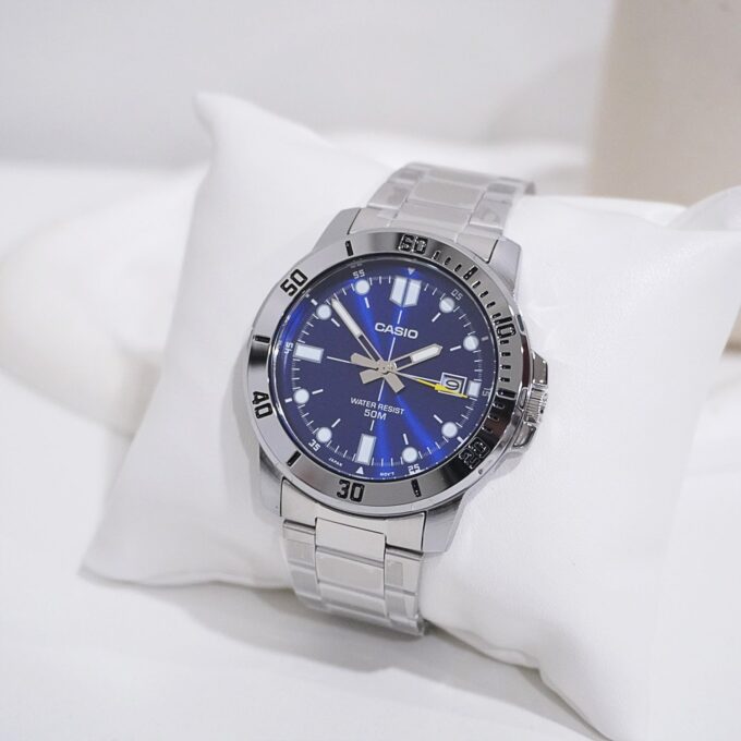 Montre CASIO Homme - MTP-VD01D-2EVUDF - Bracelet Gris En Acier Inoxydable - Résistante à l'eau - 12 Mois De Garantie