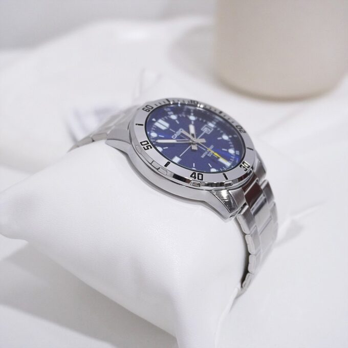 Montre CASIO Homme - MTP-VD01D-2EVUDF - Bracelet Gris En Acier Inoxydable - Résistante à l'eau - 12 Mois De Garantie