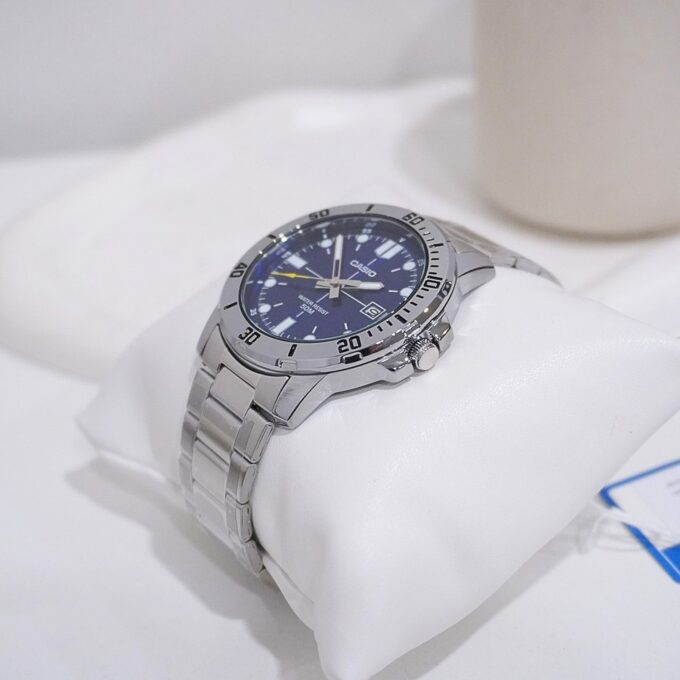 Montre CASIO Homme - MTP-VD01D-2EVUDF - Bracelet Gris En Acier Inoxydable - Résistante à l'eau - 12 Mois De Garantie