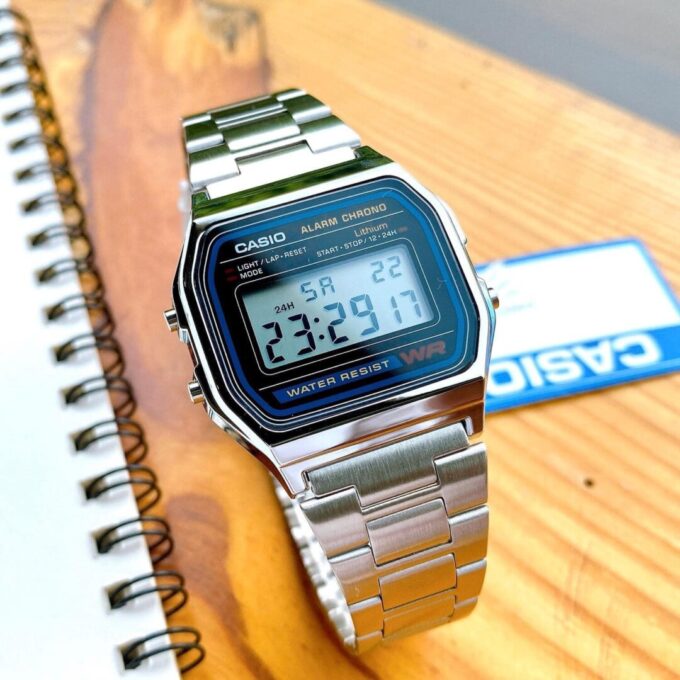 Montre Casio Vintage Unisexe - A158WA-1DF Bracelet Gris En Acier Inoxydable -Résistante à l'eau - 12 Mois De Garantie