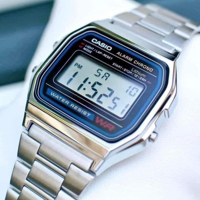 Montre Casio Vintage Unisexe - A158WA-1DF Bracelet Gris En Acier Inoxydable -Résistante à l'eau - 12 Mois De Garantie