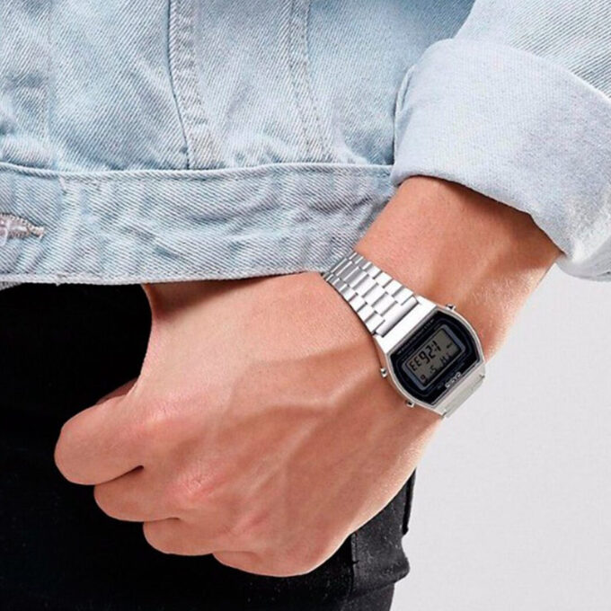 Montre Casio Vintage Jeunesse - B640WD-1AVDF - Bracelet Gris En Acier Inoxydable - Résistante à l'eau - 12 Mois De Garantie