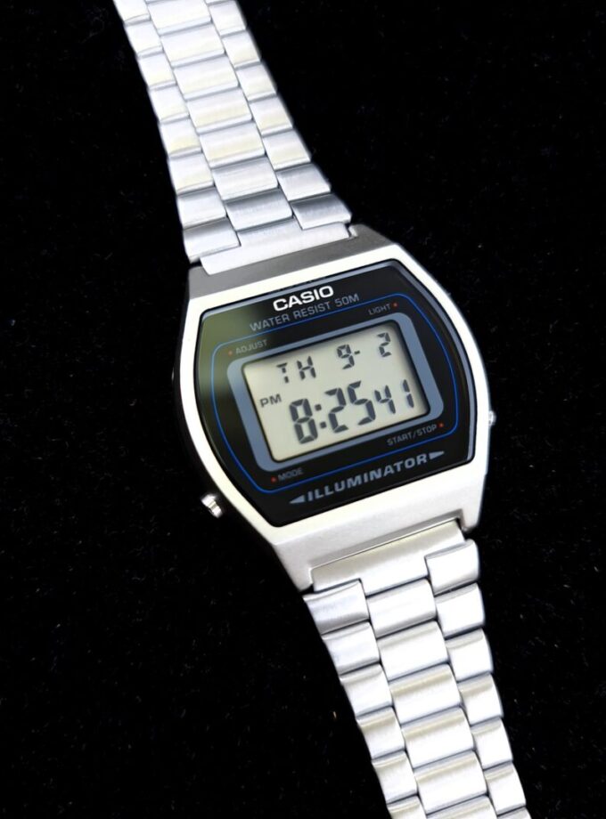 Montre Casio Vintage Jeunesse - B640WD-1AVDF - Bracelet Gris En Acier Inoxydable - Résistante à l'eau - 12 Mois De Garantie