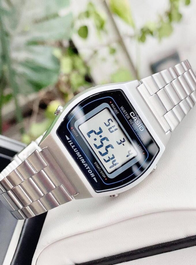 Montre Casio Vintage Jeunesse - B640WD-1AVDF - Bracelet Gris En Acier Inoxydable - Résistante à l'eau - 12 Mois De Garantie