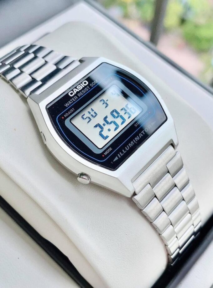 Montre Casio Vintage Jeunesse - B640WD-1AVDF - Bracelet Gris En Acier Inoxydable - Résistante à l'eau - 12 Mois De Garantie